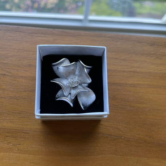 Premier Designs Floral Statement Cocktail Ring - Picture 2 of 3